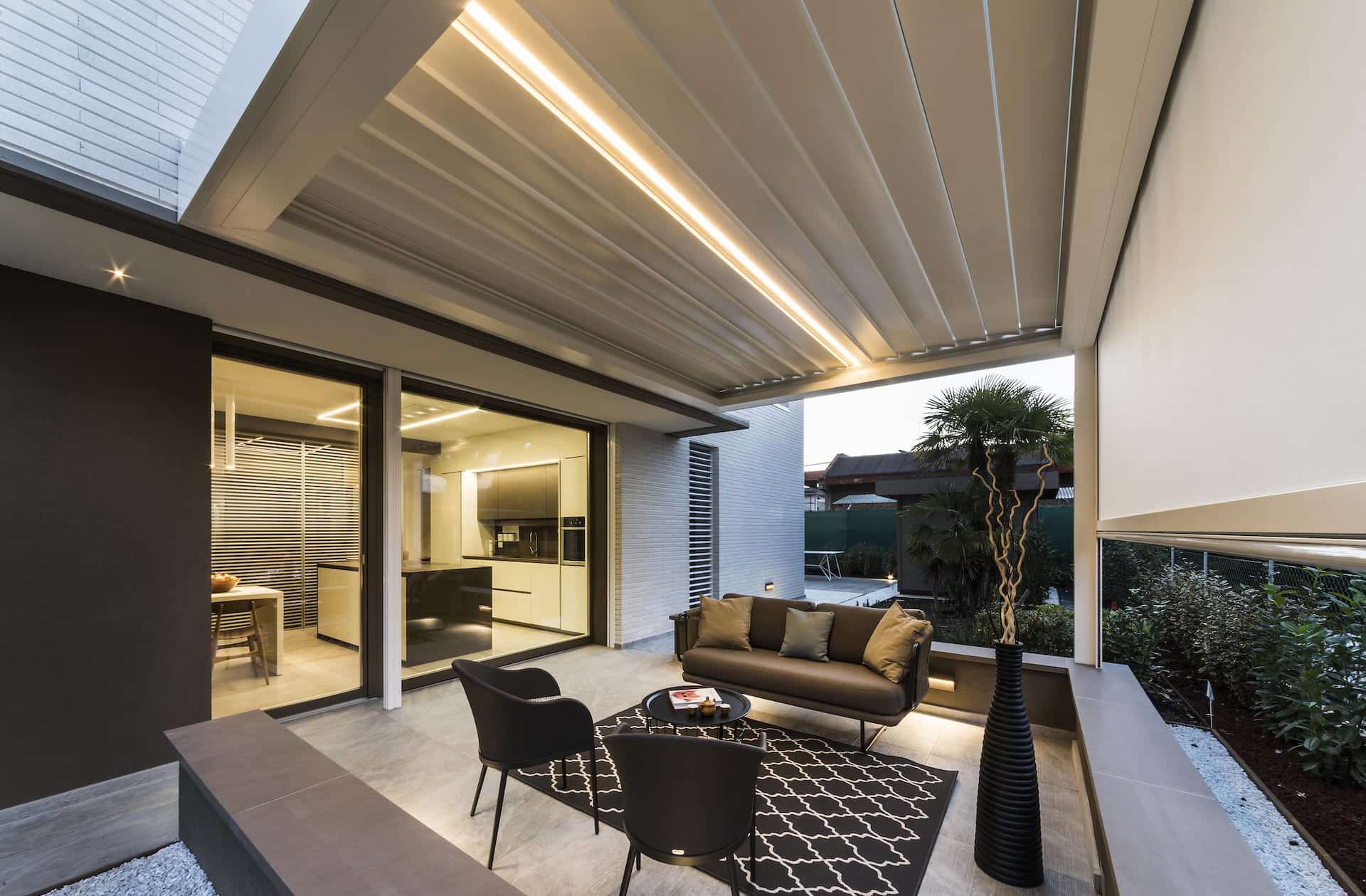 Pergola mit Lamellendach direkt vom Hersteller Schweng