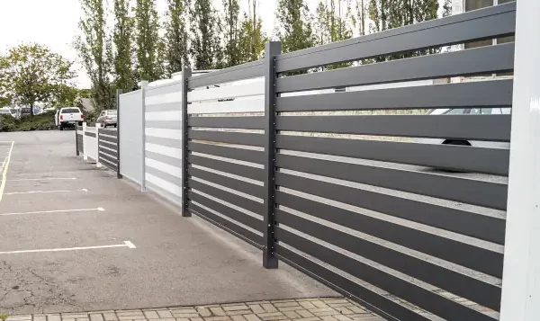 Zaun Parkplatz in verschiedenen farblichen kombinationen